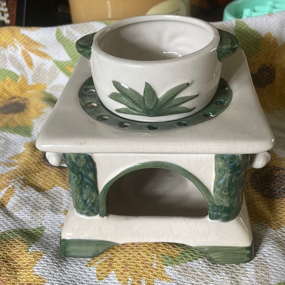 Tea light simmer holder NWOT never used green leaf and off white Burner heavy